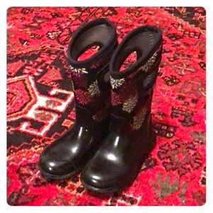 Bogs waterproof girls boots